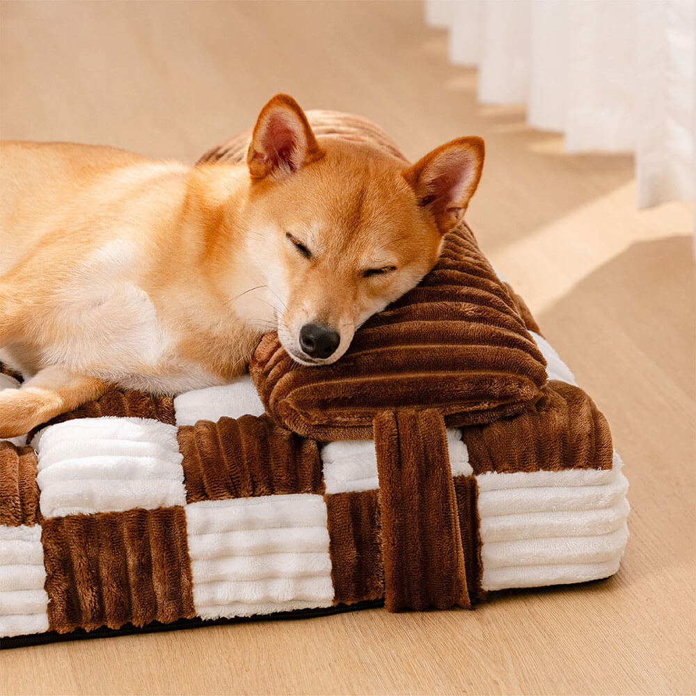 Cama de perros de soporte ortopédico de ajedrez de felpa hecha a mano con almohada
